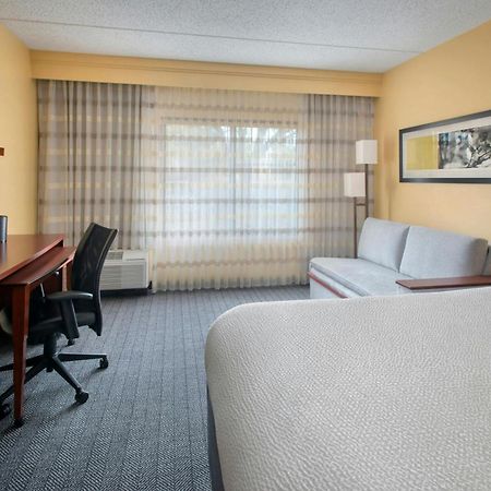 Courtyard By Marriott Mt. Laurel Hotel Mount Laurel Bagian luar foto