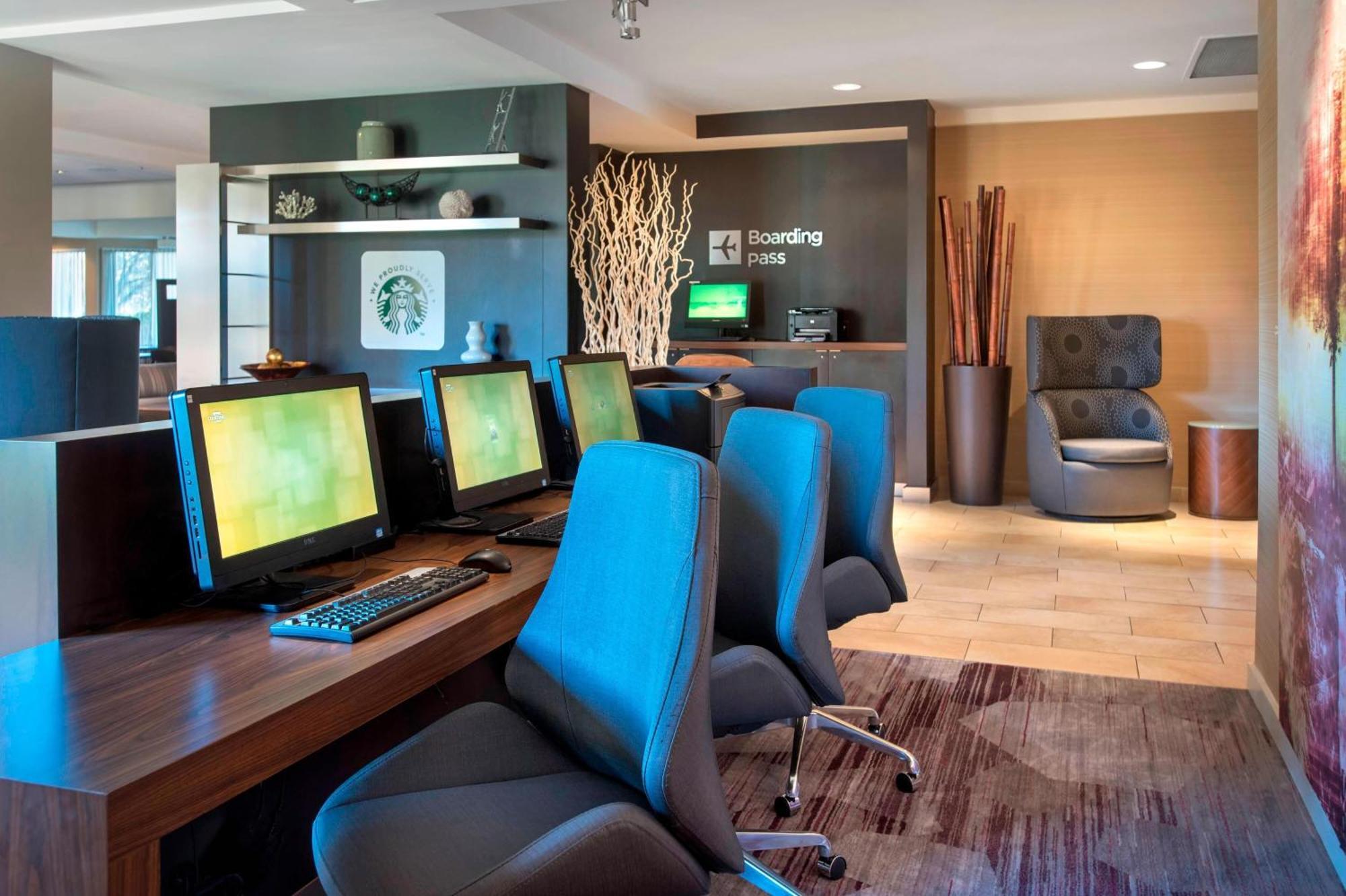 Courtyard By Marriott Mt. Laurel Hotel Mount Laurel Bagian luar foto