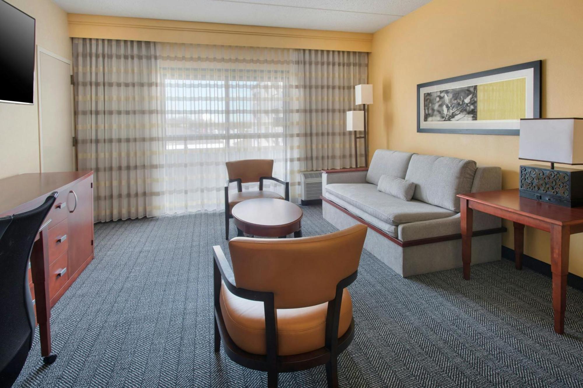 Courtyard By Marriott Mt. Laurel Hotel Mount Laurel Bagian luar foto