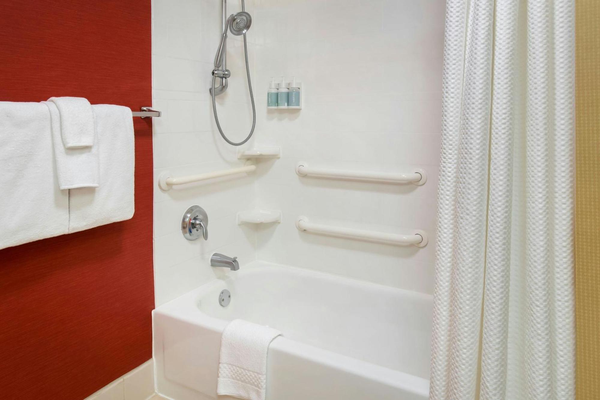 Courtyard By Marriott Mt. Laurel Hotel Mount Laurel Bagian luar foto