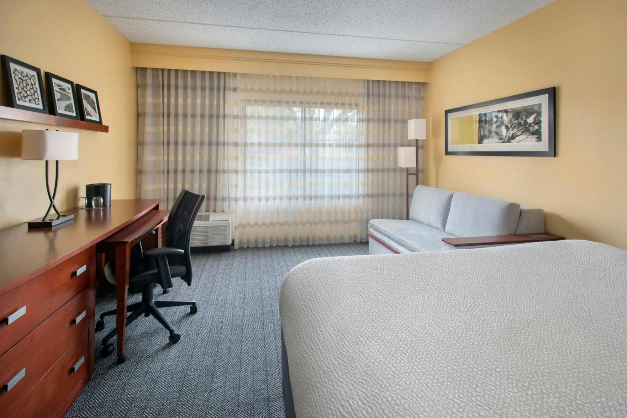 Courtyard By Marriott Mt. Laurel Hotel Mount Laurel Bagian luar foto