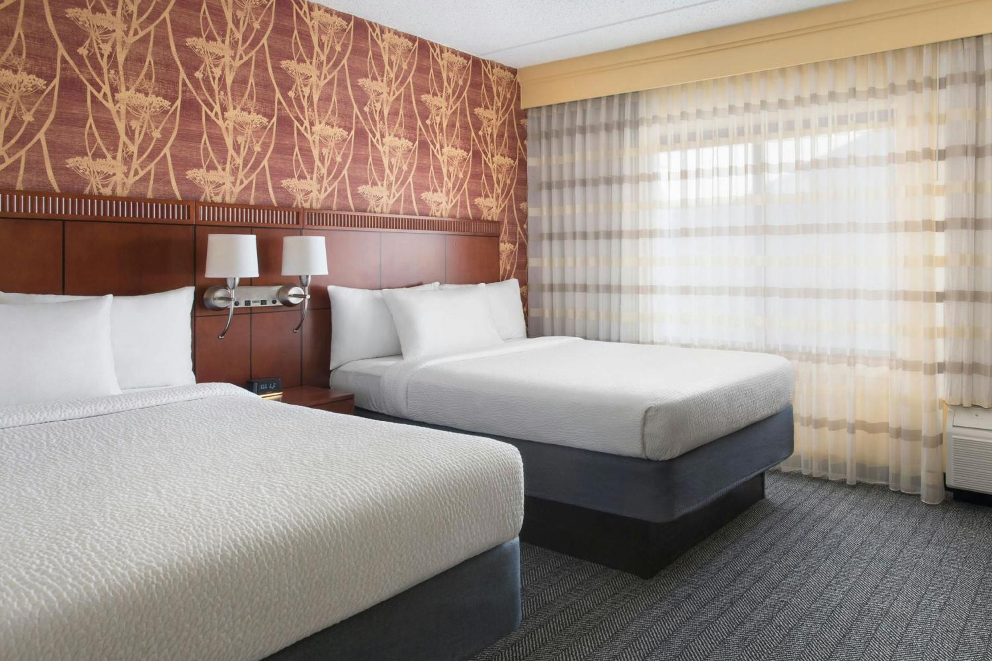 Courtyard By Marriott Mt. Laurel Hotel Mount Laurel Bagian luar foto